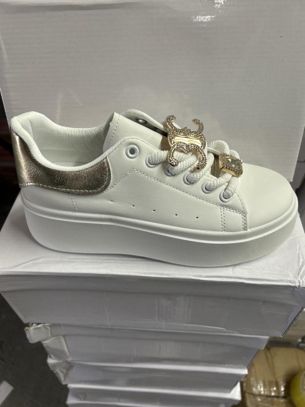 CELINKA- Bialy adidas ze złotą ozdobą YH38