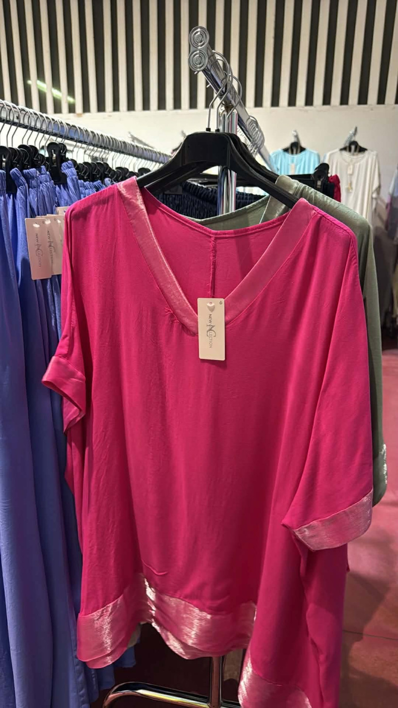 Italia nr.11 - Tunika jednokolorowa w serek - atłasowe wykończenia - 21411 - fuksjowy