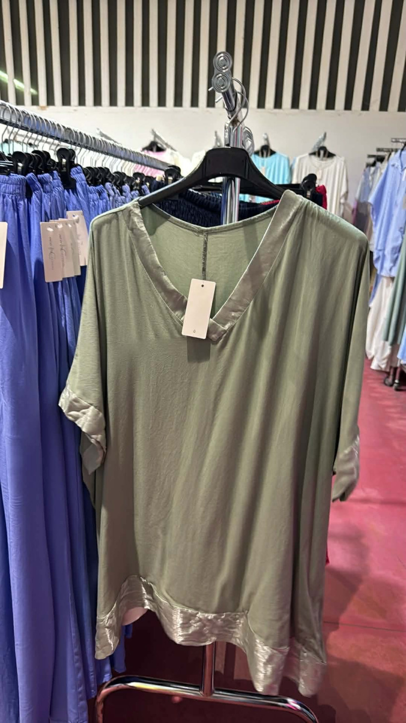 Italia nr.11 - Tunika jednokolorowa w serek - atłasowe wykończenia - 21411 - oliwka