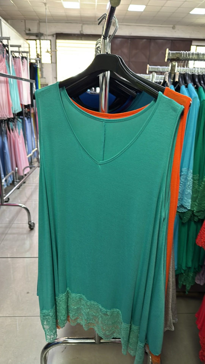 Italia nr.11 - Tunika jednokolorowa na ramiączkach z koronką - 2146 - mięta