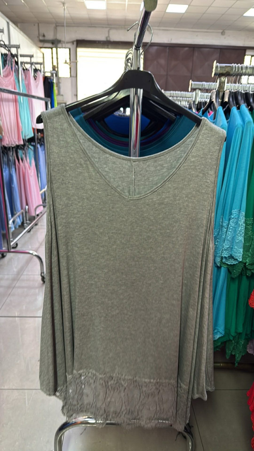 Italia nr.11 - Tunika jednokolorowa na ramiączkach z koronką - 2146 - popiel