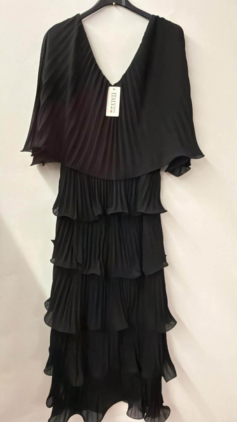 Italia nr.11 - Sukienka maxi jednokolorowa plisowana z falbankami - 2614 - czarna