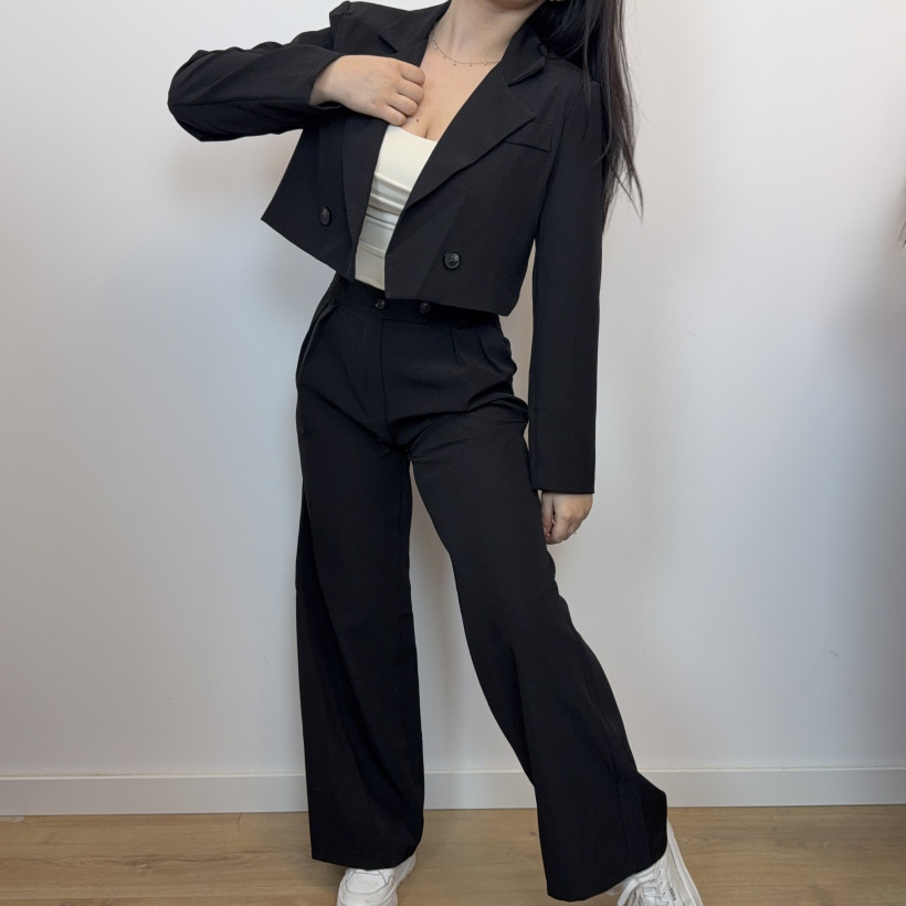 Garnitur z krótką marynarką