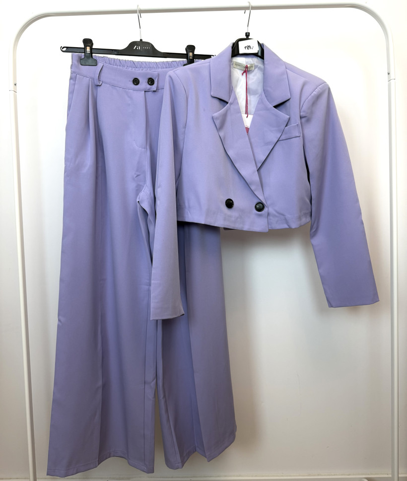 Garnitur z krótką marynarką