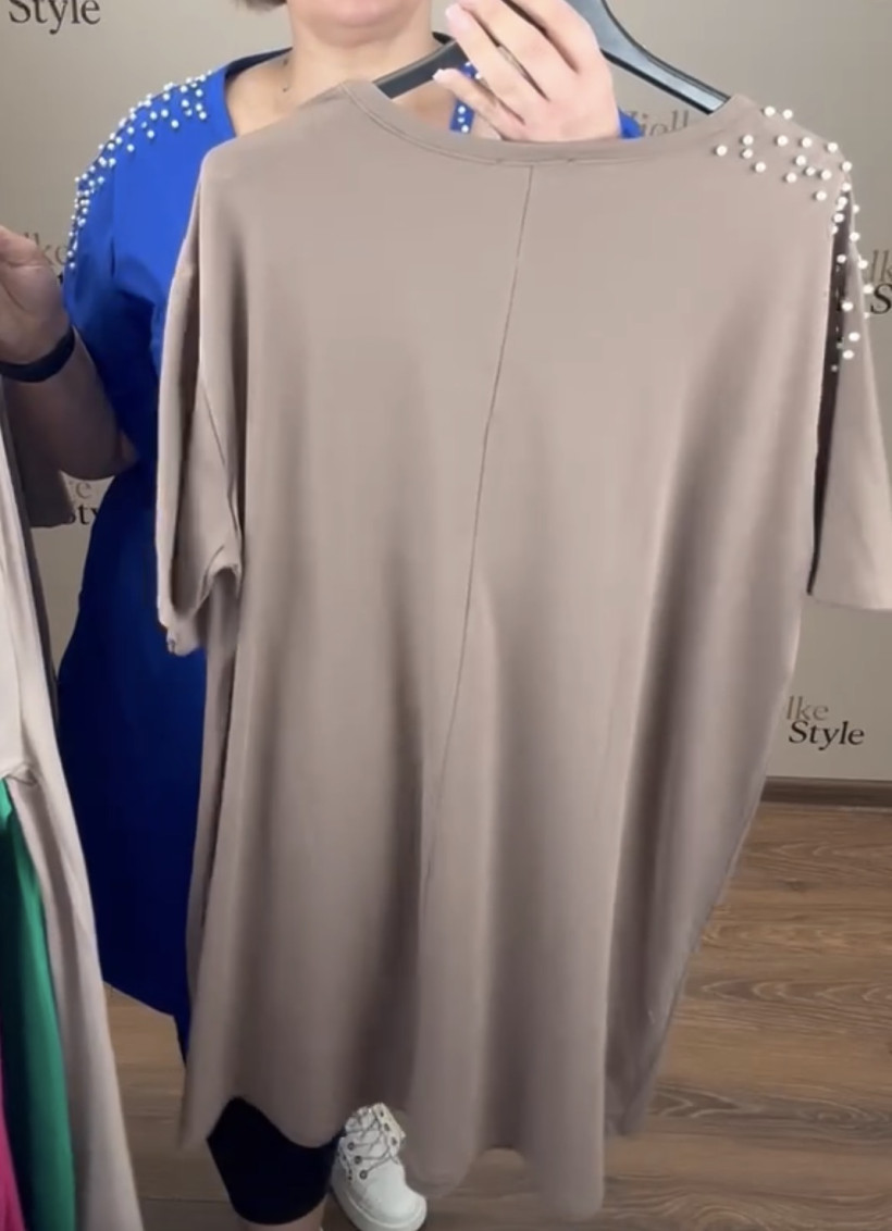 Sukienka/Tunika w serek jednokolorowa, perełki przy dekoldzie i na ramieniu, ww - 3283 - fango