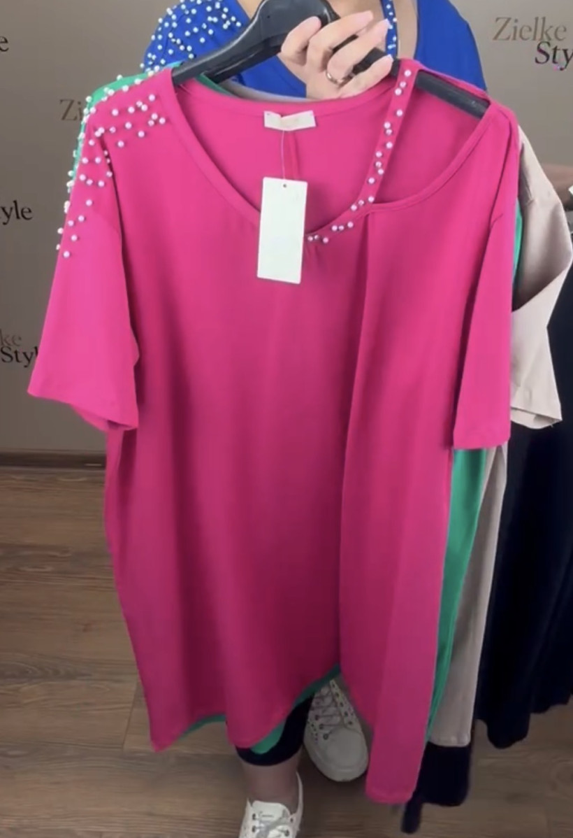 Sukienka/Tunika w serek jednokolorowa, perełki przy dekoldzie i na ramieniu, ww - 3283 - fuksja