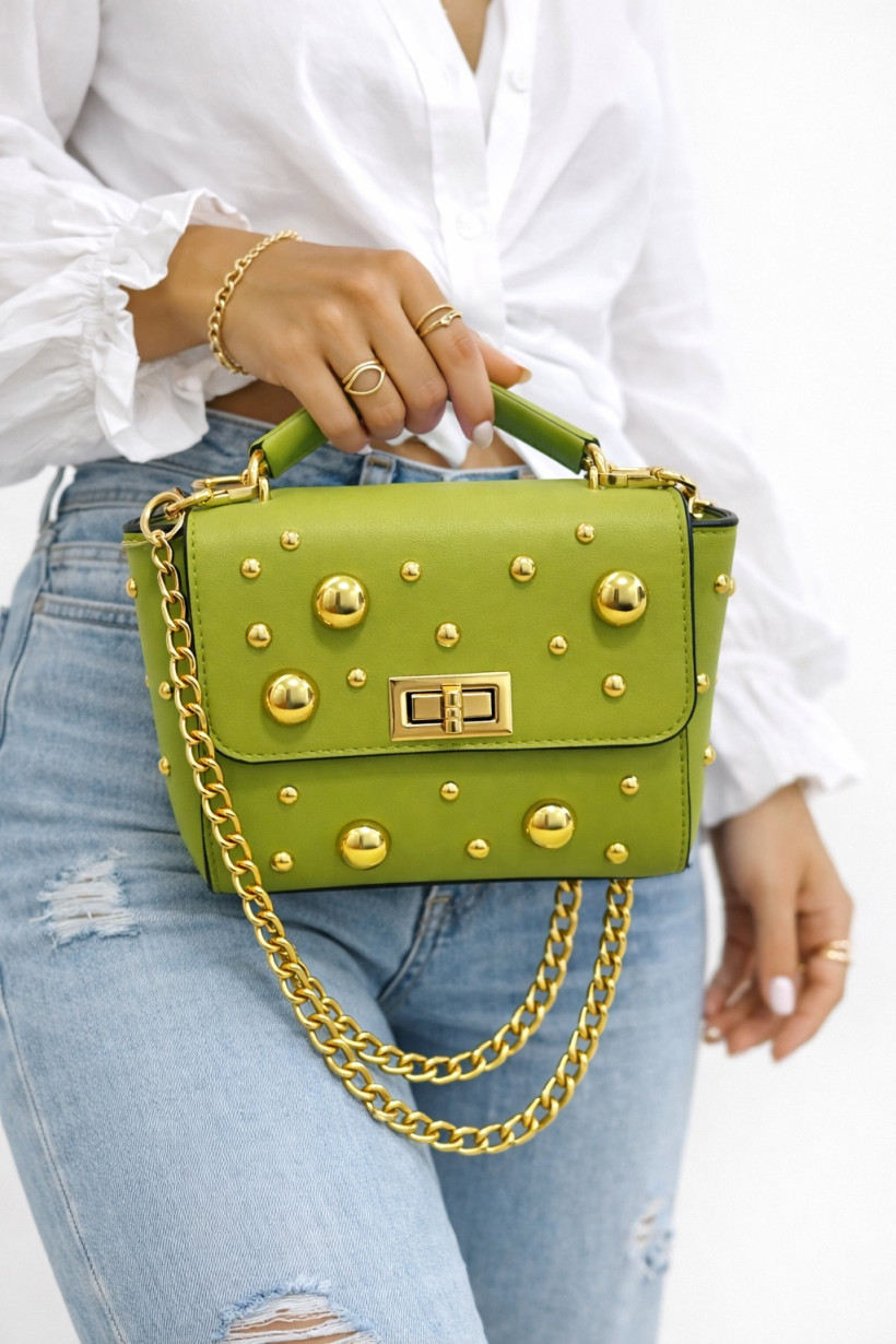 Zielona mała torebka na ramię ozdobiona ćwiekami