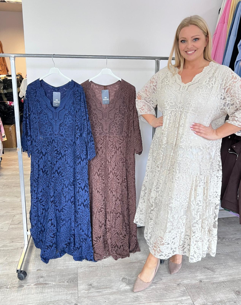 Sukienka z koronki plus size