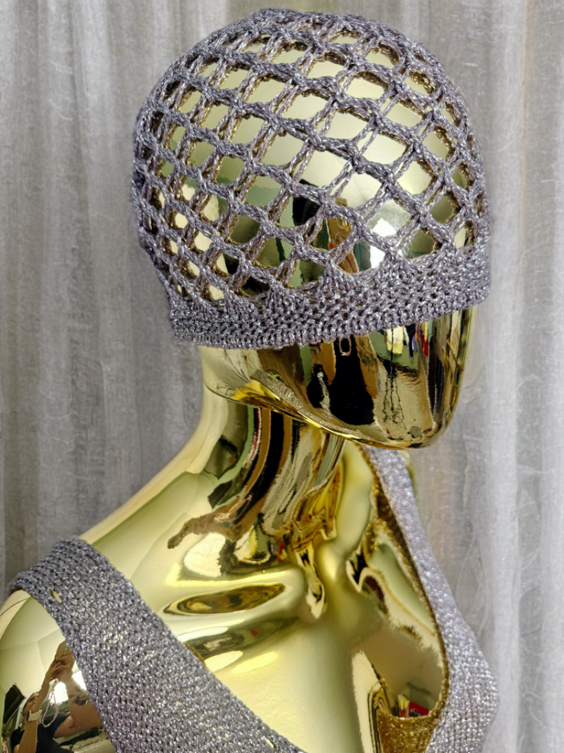 Ażurowa czapeczka dziana z lureksem Minouu