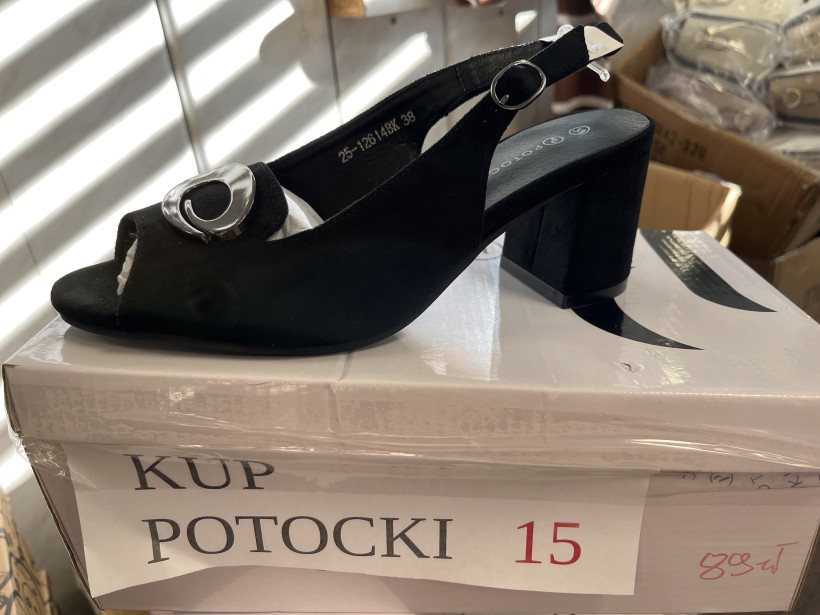 POTOCKI 15 Sandał czarny z ozdobą w kształcie koła 25-12614BK