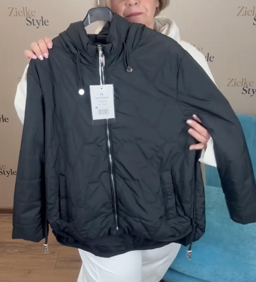 Kurtka pikowana jednokolorowa z kapturem - 7xl - Happy House 60950 - czarna