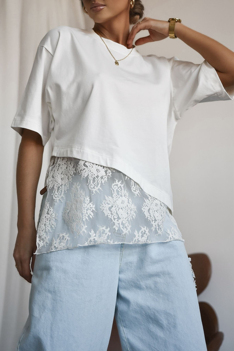 Asymetryczny T-shirt z koronką XANA