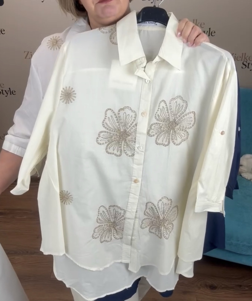 Koszula jednokolorowa - wyszywane złote kwiaty - m/l - Studio Amour 8973 - beżowa