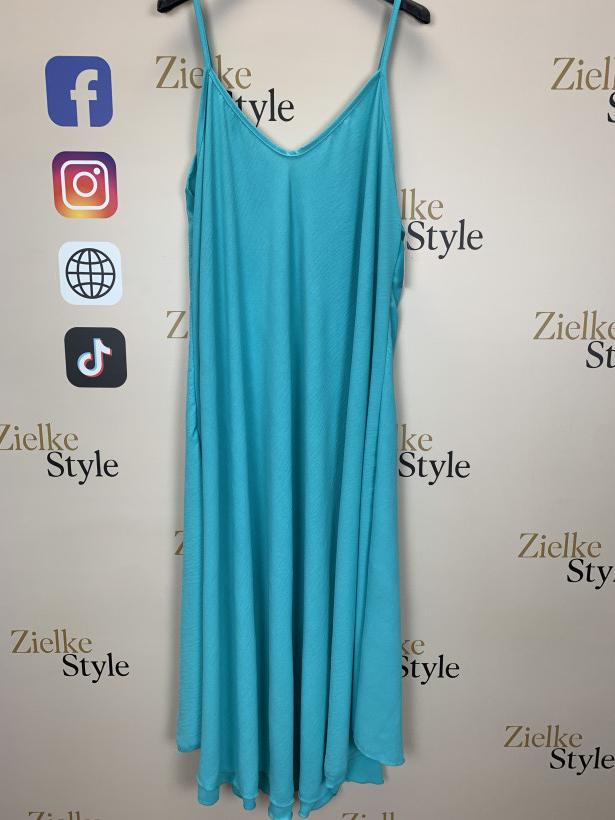 Italia nr 11 - Sukienka na ramiączkach jednokolorowa - 5578 - mięta