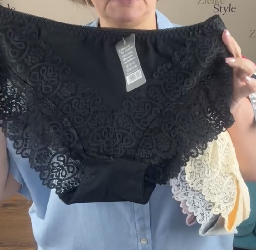 Majtki jednokolorowe z  koronką - 5xl - 3029- czarne