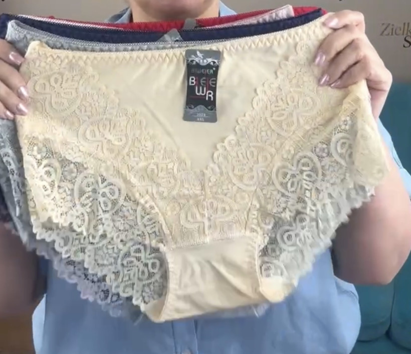 Majtki jednokolorowe z  koronką - 6xl - 3029- żółte