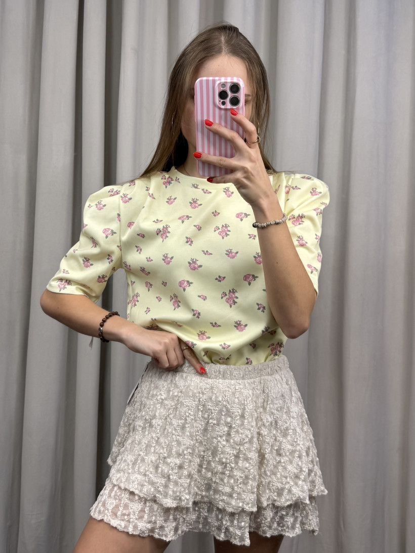 T-shirt w kwiaty