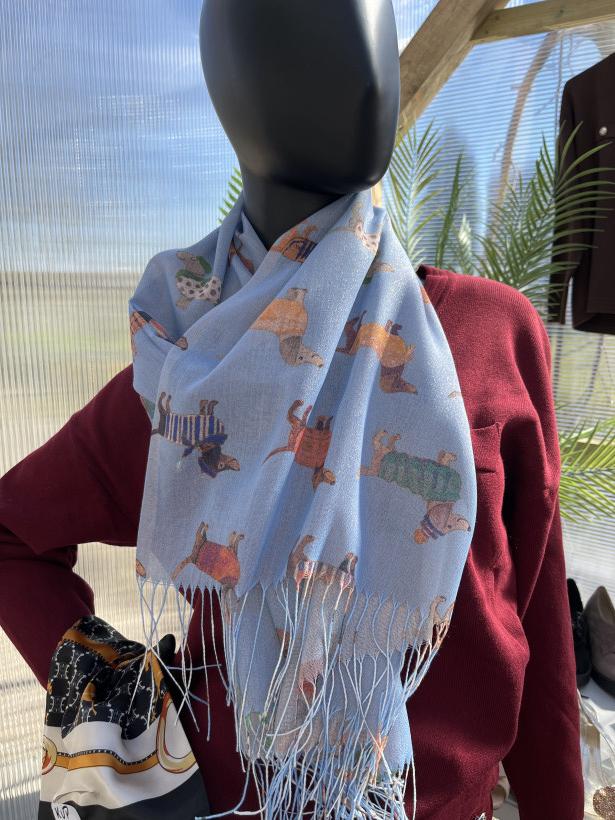 Jamnik szal apaszka niebieska z motywem psa 