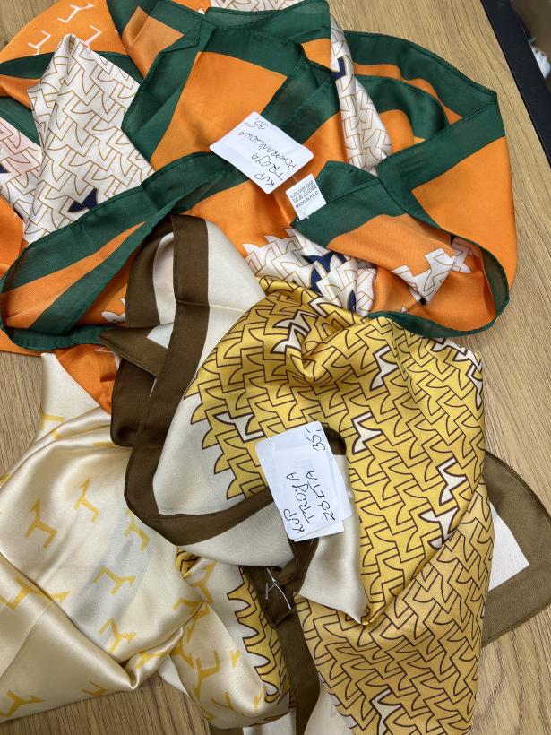 Troja apaszka z koniem trojańskim satynowa