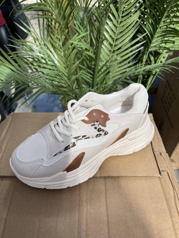 GRANAT 28-ADIDASY W KOLORACH BEZU I BRAZU Z OZDOBNYM PASKIEM PANTERKI FRANCJA 1193