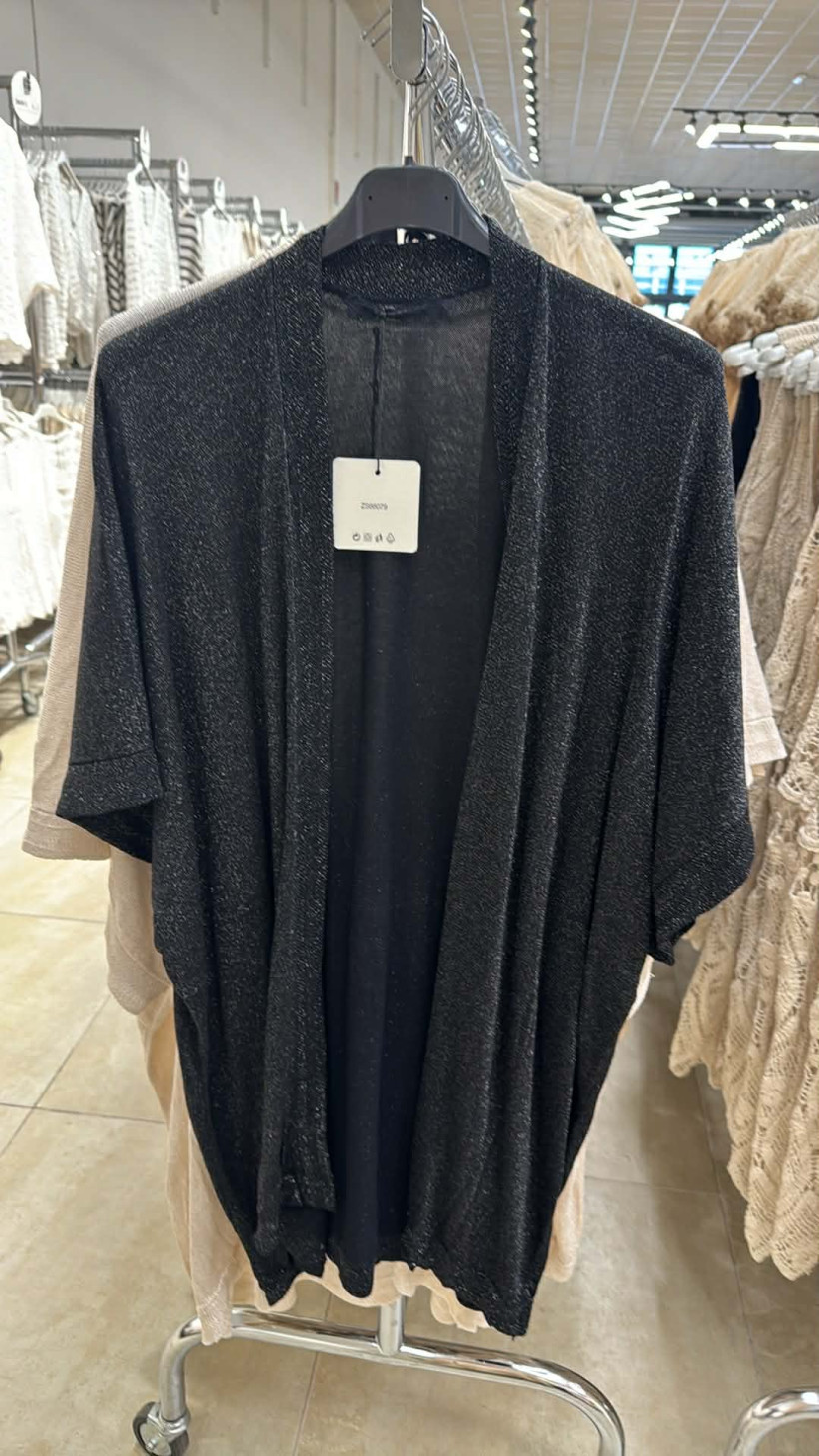 Narzutka jednokolorowa ze złotą nitką - 88079 - czarna