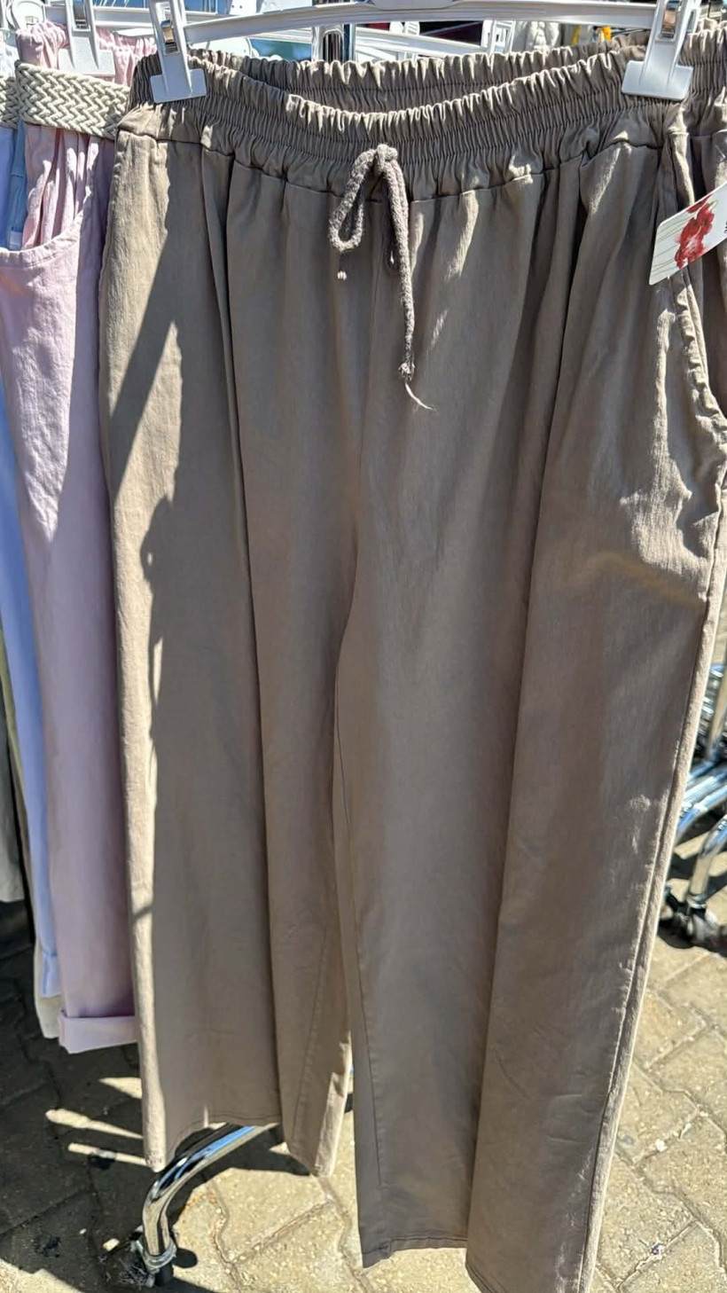 Italia nr 12 - Spodnie jednokolorowe z szerszą nogawką - 3808 - fango