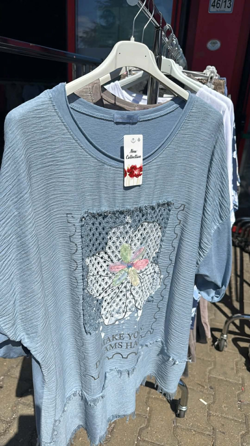 Italia nr 12 - Bluzka jednokolorowa - aplikacja kwiat z siatki - 3995 - jeans