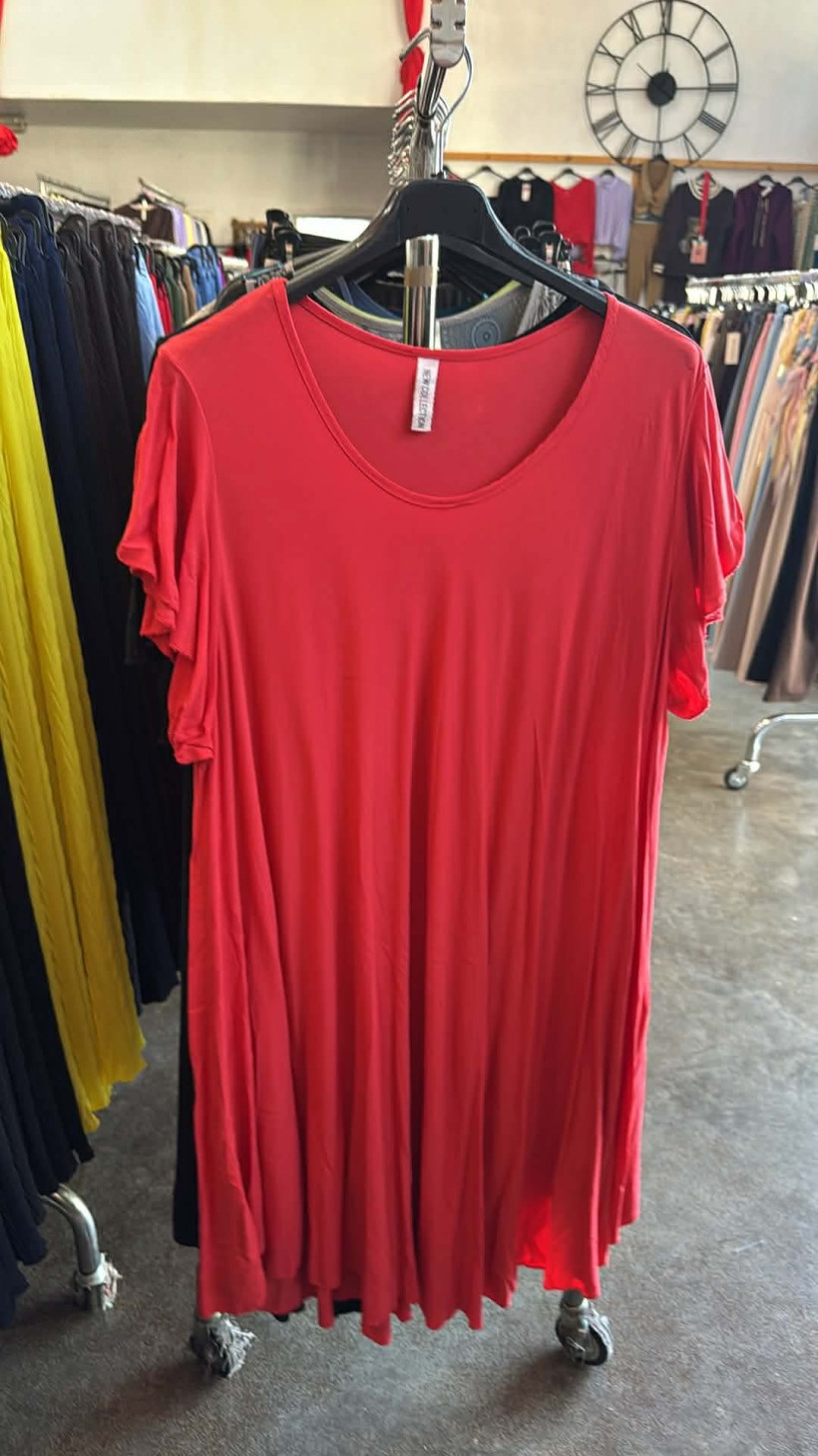 Italia nr 12 - Sukienka jednokolorowa - fruwajka - 21856 - czerwony