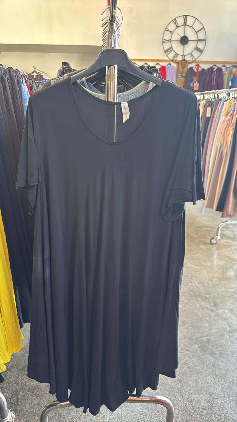 Italia nr 12 - Sukienka jednokolorowa - fruwajka - 21856 - czarny