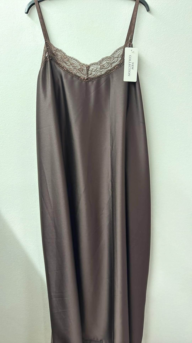 Italia nr 12 - Sukienka jednokolorowa na ramiączkach Wł. 3689 - czekoladowy