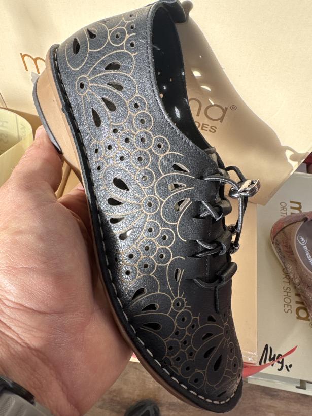 kup Miss 14 - wsuwka, czarny, ażurowe, 4811