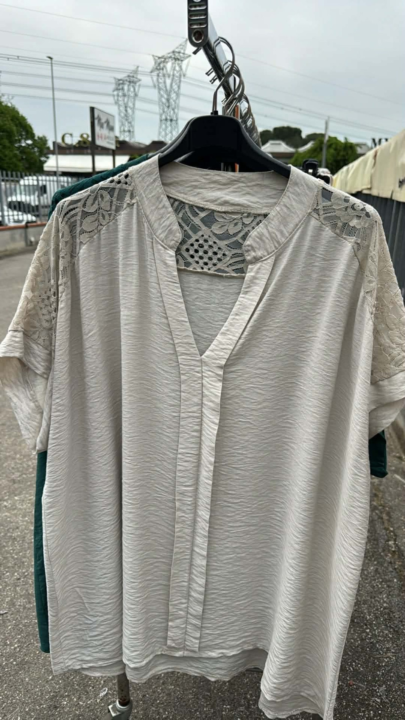 Italia nr 12 - Bluzka jednokolorowa z listwą - tył z koronki - 24379 - beżowa