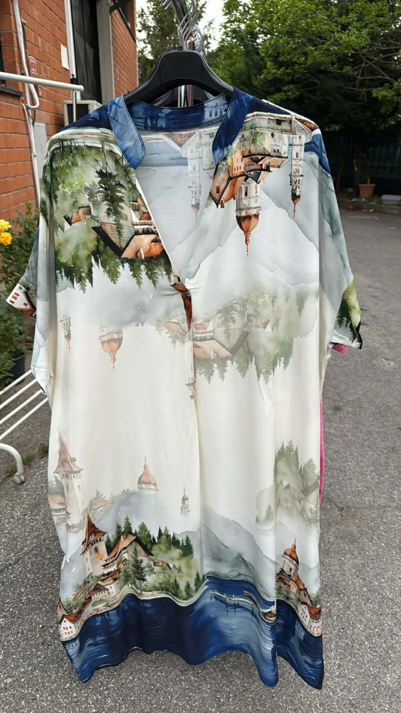 Italia nr 12 - Sukienka maxi - wzór miasto - 24584 - granat