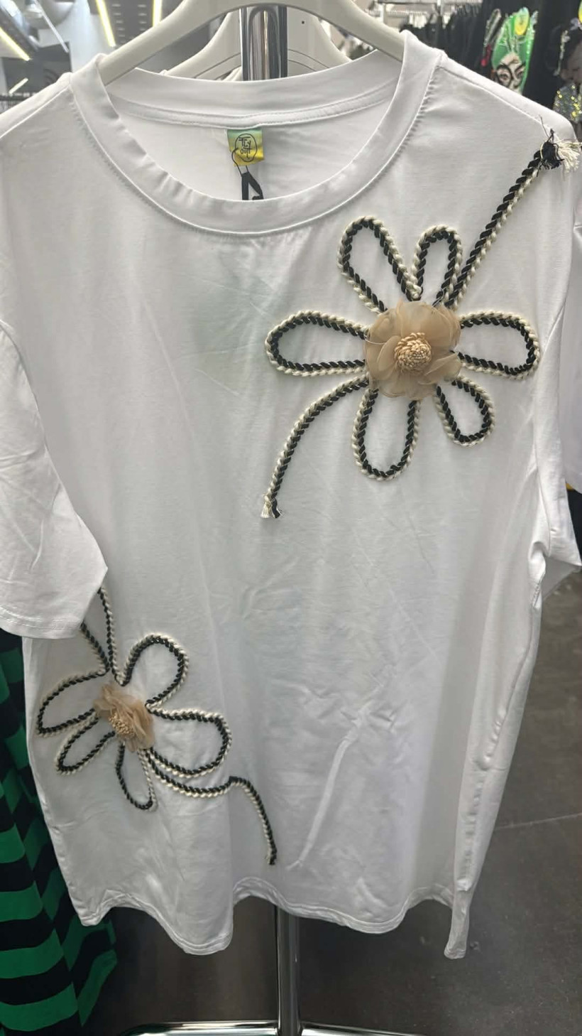 Italia nr 12 - Bluzka jednokolorowa - wzór kwiaty - 21301 - biała