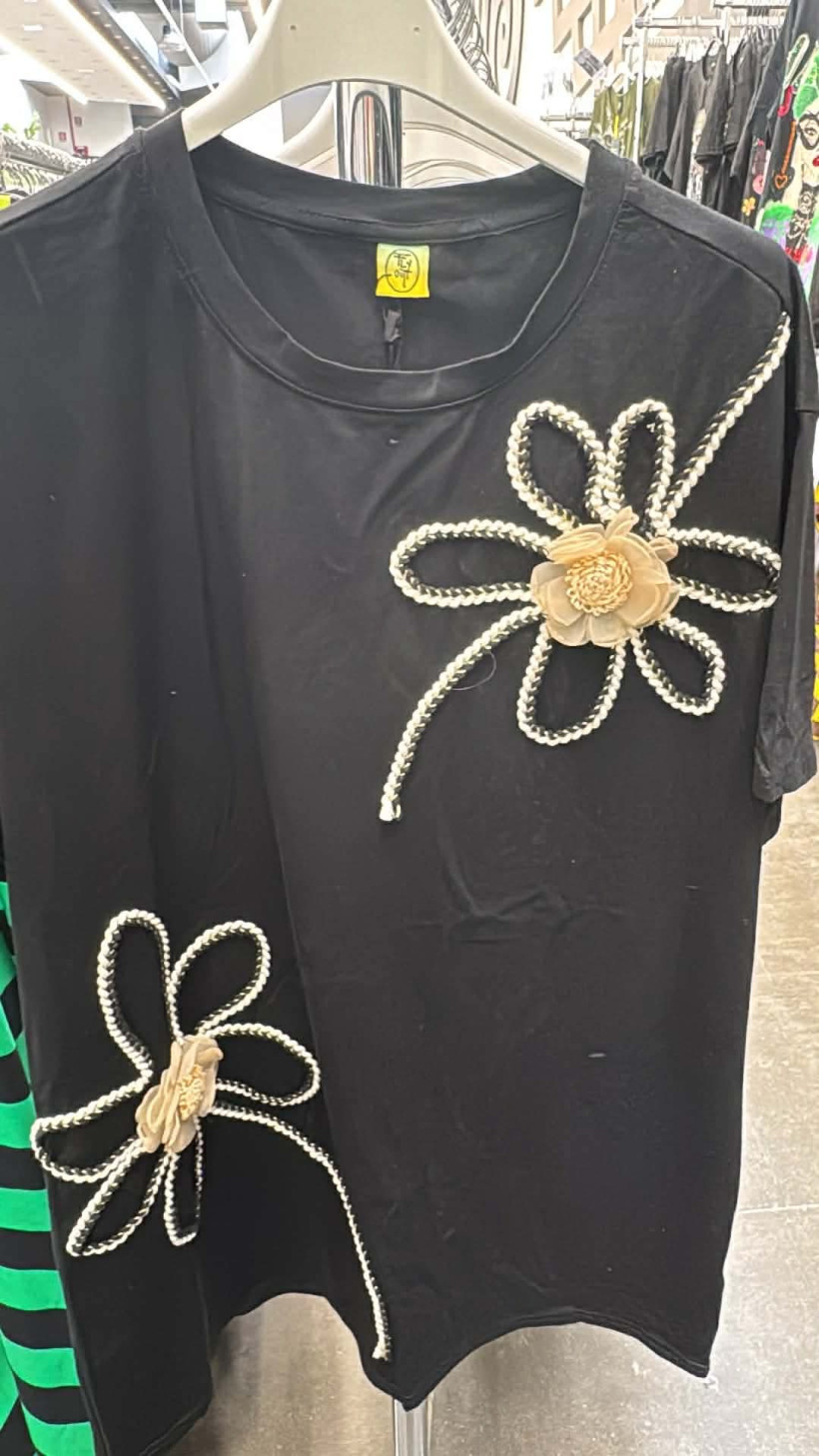 Italia nr 12 - Bluzka jednokolorowa - wzór kwiaty - 21301 - czarna