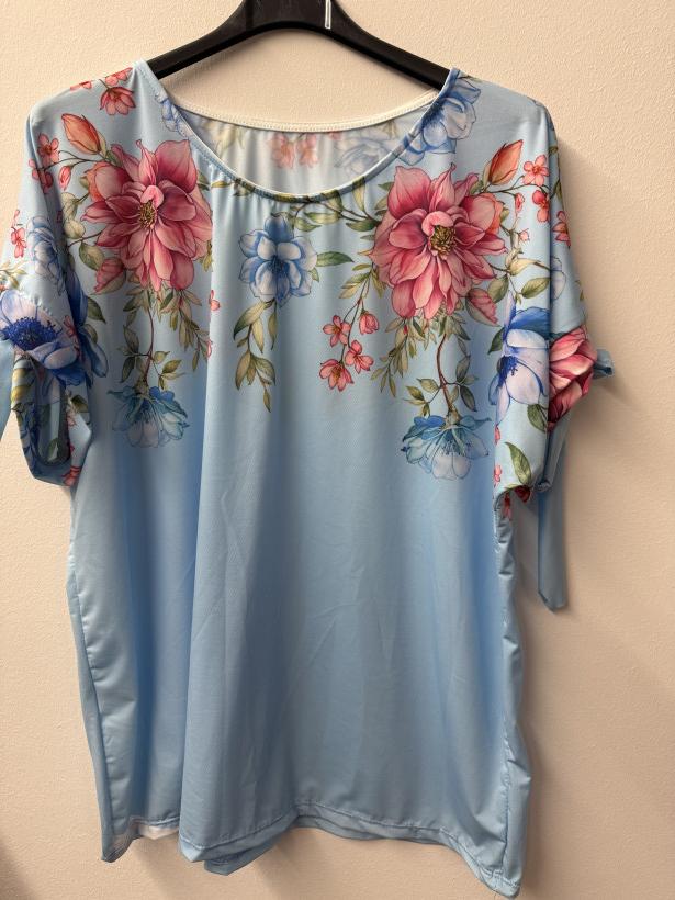 Italia nr 12 - Bluzka jednokolorowa - wzór kwiaty u góry Wł. 16304 - niebieska