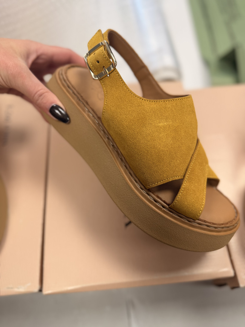 KUP TREND WYCZEKIWANY - ZÓŁTY SANDAŁ KLIN TURCKA