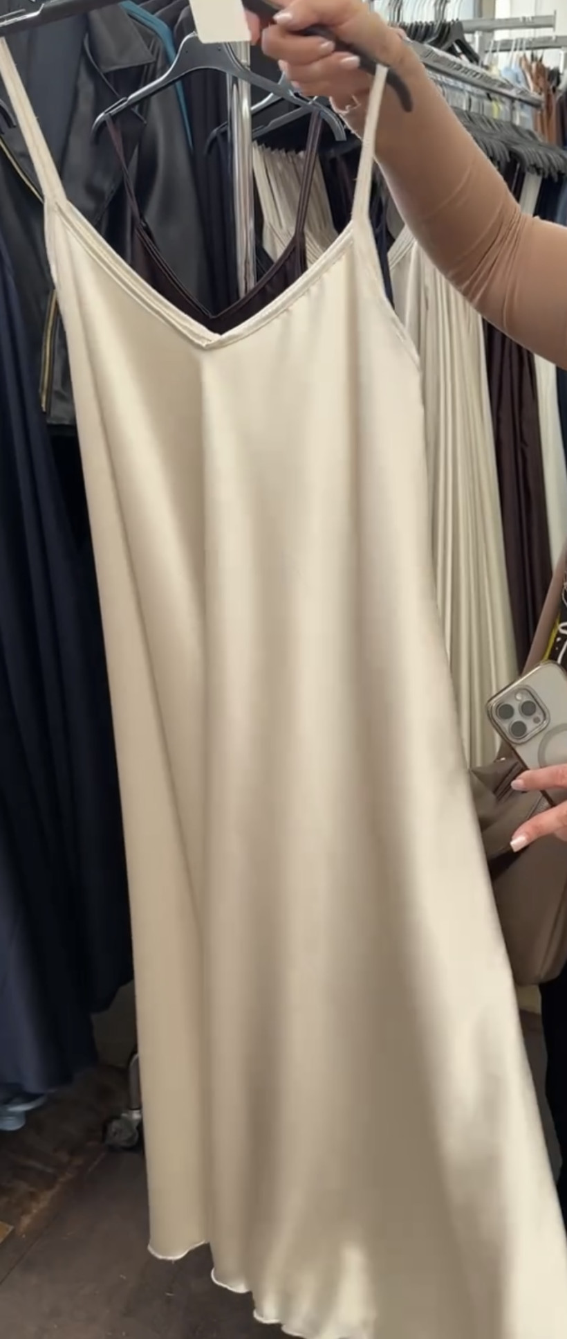 Italia nr. 12 -Sukienka gładka satynowa , szampański beż- 3062