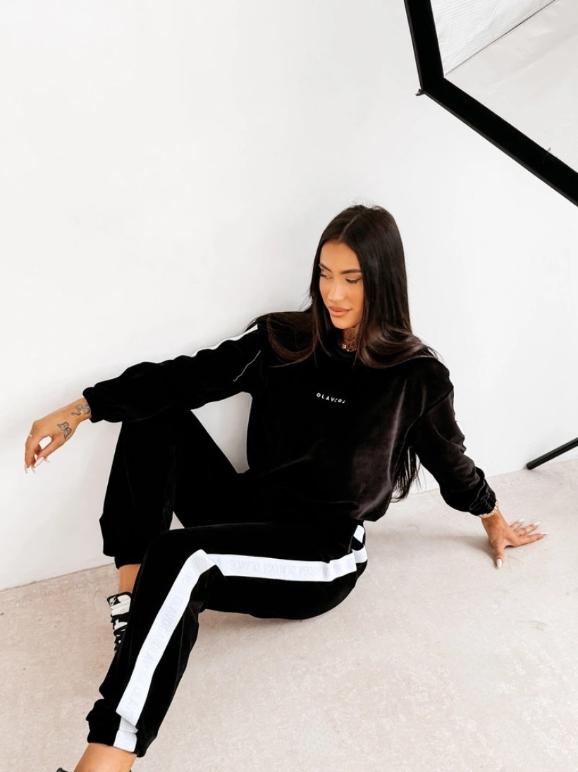 Welurowy komplet damski OLAVOGA NOELLE 2026 czarny