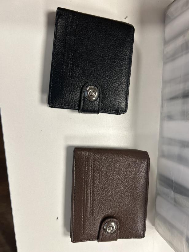 GUZIK Męski portfel z guzikiem na magnes