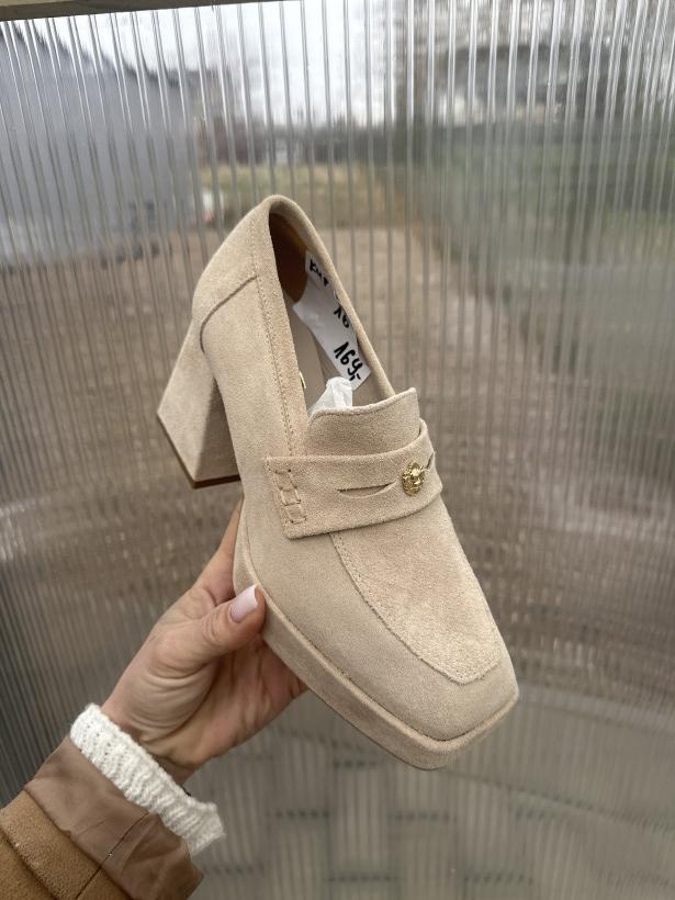 Karino 16- but skóra zamszowy na obcasie bez