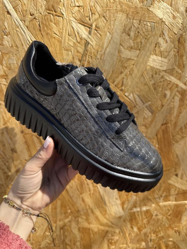 Filip 18- sportowy but szary lakierowany imitacja węża DP6766/25 gr