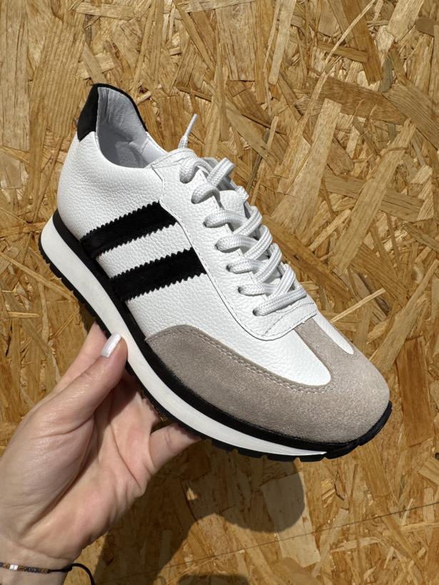 KARO 7 samba biała z czarnymi paskami W-20758-1644