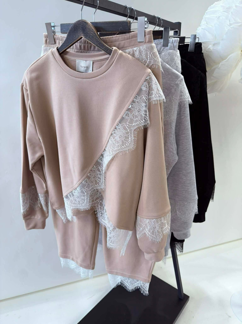 By o la la..! komplet dresowy z koronką