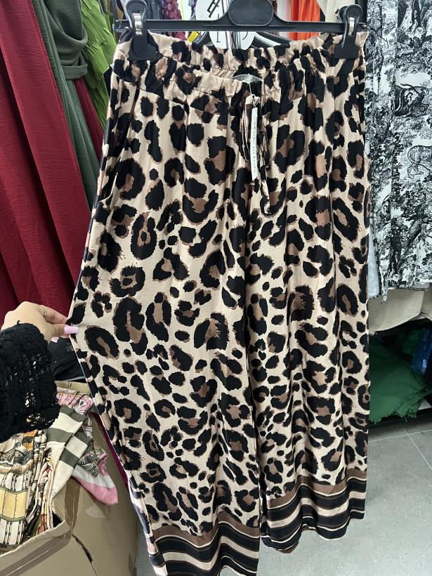 3236 calças leopardo