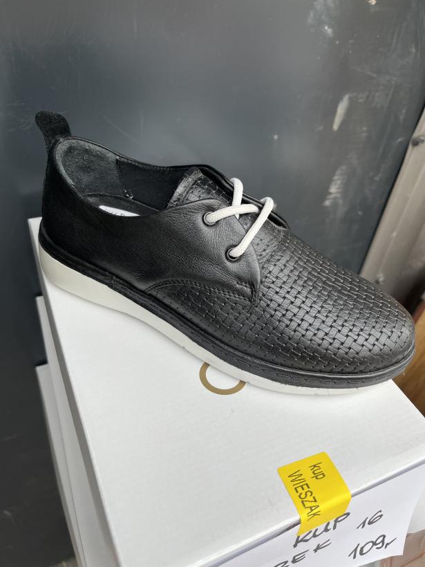 TUREK 16 adidas czarny sznurowany Modo