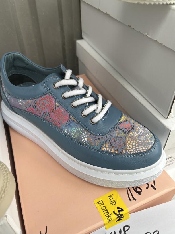 TUREK 29 adidas niebieski wzór w kwiatki Missmama