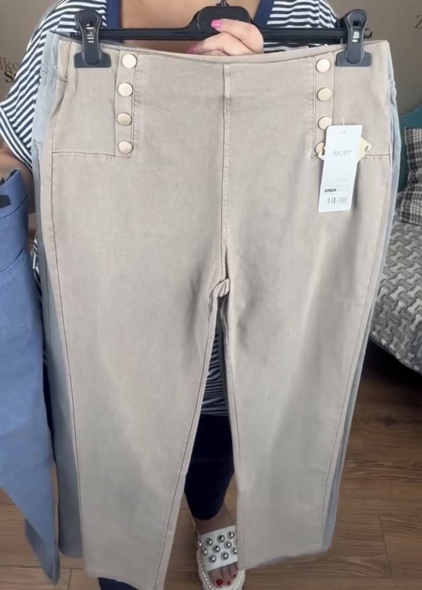 Spodnie jednokolorowe na gumie w tyle, guziki ozdobne z przodu, must - 4xl/5xl // 5xl/6xl - 2002 - beż