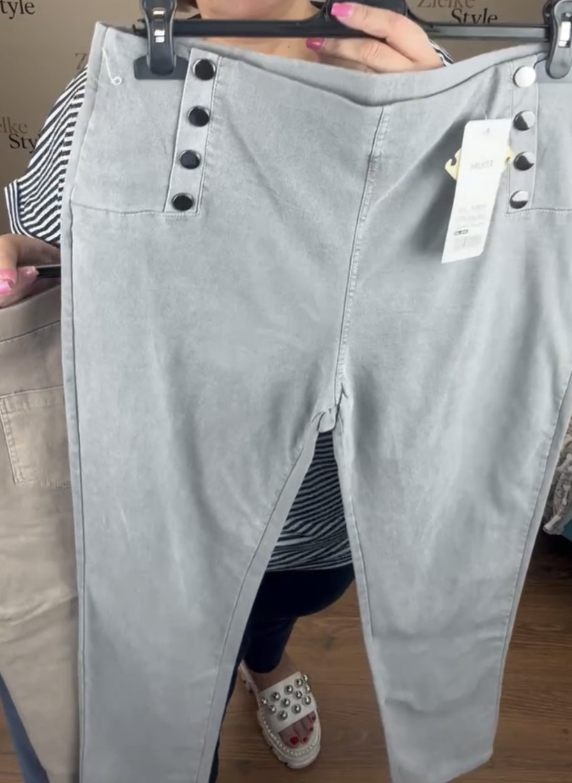 Spodnie jednokolorowe na gumie w tyle, guziki ozdobne z przodu, must - 4xl/5xl // 5xl/6xl - 2002 -  popiel