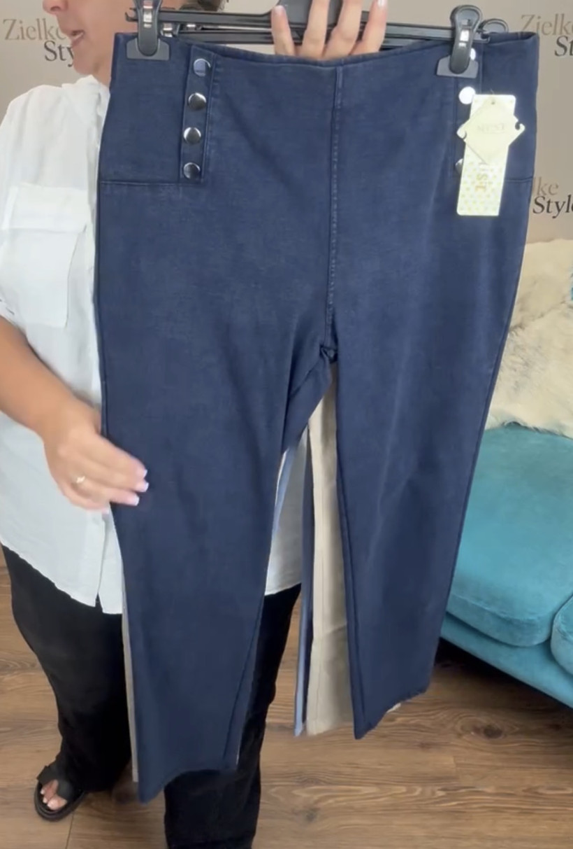 Spodnie jednokolorowe na gumie w tyle, guziki ozdobne z przodu, must - 4xl/5xl // 5xl/6xl - 2002 - granat